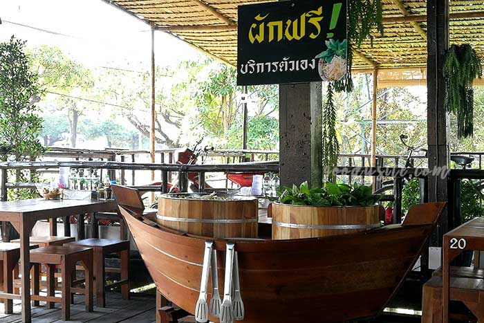 ก๋วยเตี๋ยวเรือ ชมราณ กรุงเทพ
