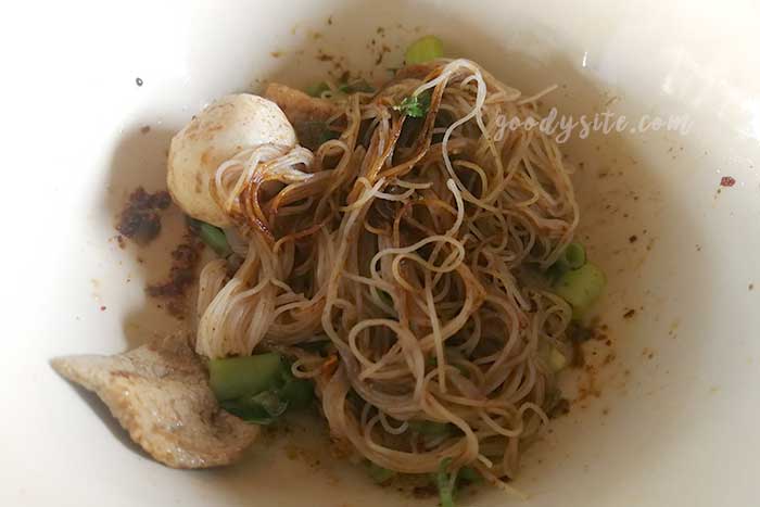 ก๋วยเตี๋ยวเรือ ชมราณ กรุงเทพ