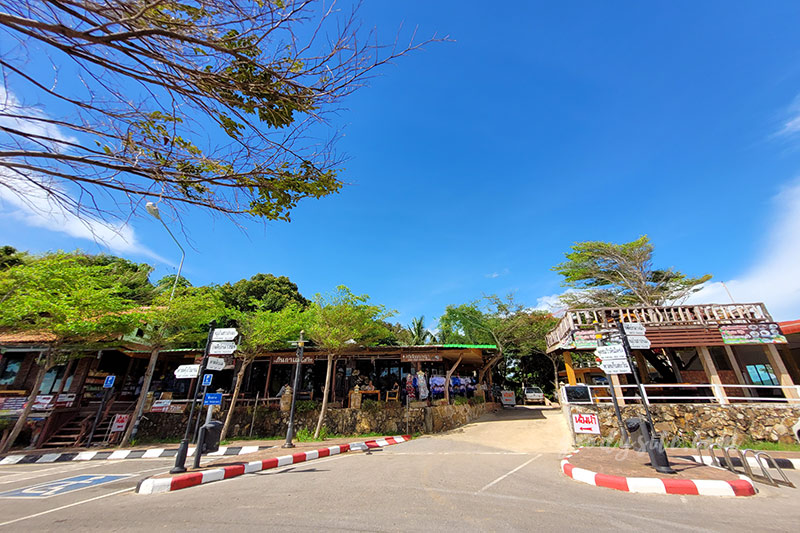แวะจุดชมวิวเนินนางพญา และทานมื้อกลางวันที่ร้านภูเลจันท์ ซีฟู๊ด