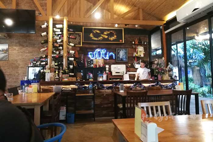 ร้านอาหารชมนา บาร์แอนด์เทอเรส รามคำแหง 211
