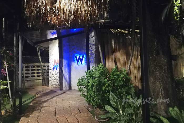 ร้านอาหารชมนา บาร์แอนด์เทอเรส รามคำแหง 211