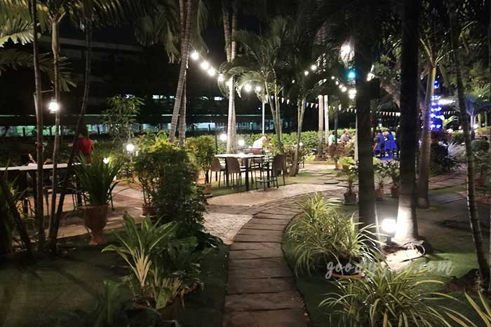 ร้านอาหารชมนา บาร์แอนด์เทอเรส รามคำแหง 211