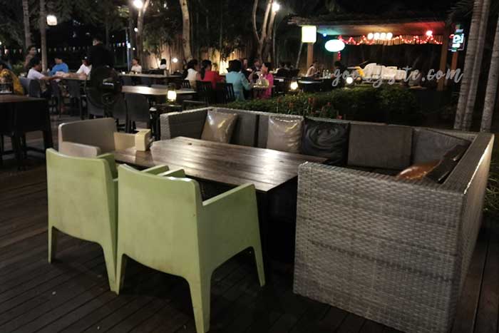 ร้านอาหารชมนา บาร์แอนด์เทอเรส รามคำแหง 211