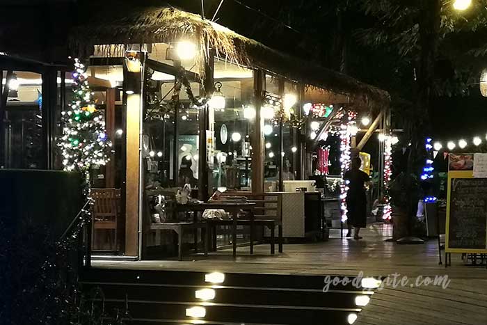 ร้านอาหารชมนา บาร์แอนด์เทอเรส รามคำแหง 211