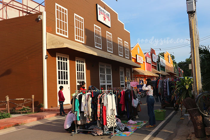 มวกเหล็ก 4 ตลาดนัดคาวบอย