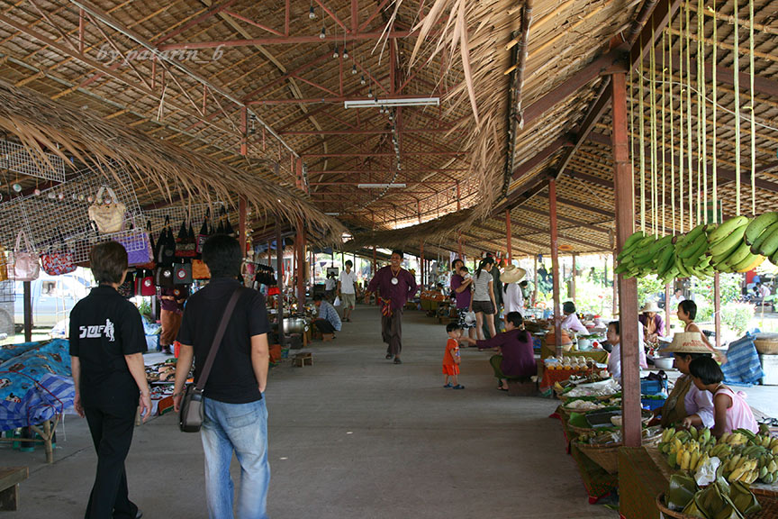 ตลาดโก้งโค้ง บ้านแสงโสม อยุธยา