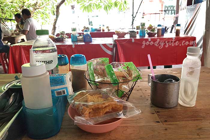 ต้อยก๋วยเตี๋ยวเรือ วัดมะกอก