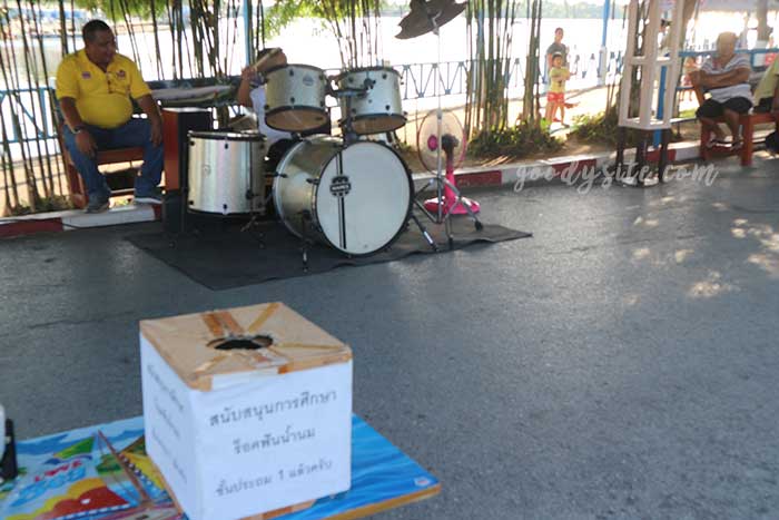 สถานแสดงพันธ์ุสัตว์น้ำบึงฉวากเฉลิมพระเกียรติ สุพรรณบุรี
