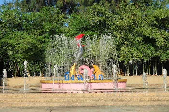 สถานแสดงพันธ์ุสัตว์น้ำบึงฉวากเฉลิมพระเกียรติ สุพรรณบุรี