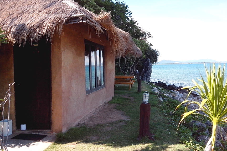 บ้านดิน บ้านพักรับรอง หาดน้ำหนาว ชลบุรี