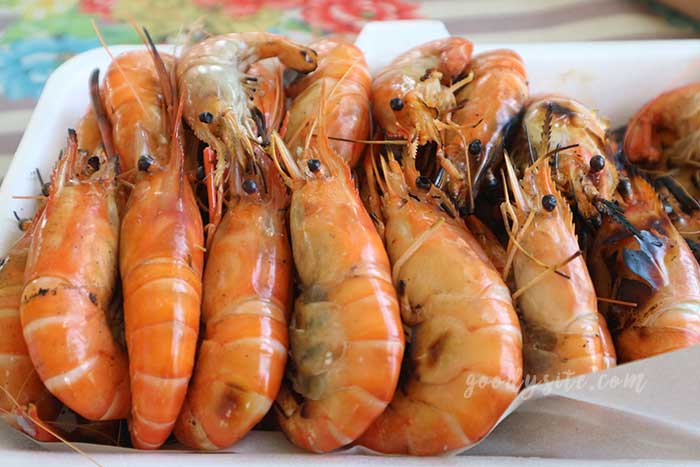 ร้านส้มตำผู้ชายขายหอย และร้าน สามชุก คอทเทจ สุพรรณบุรี