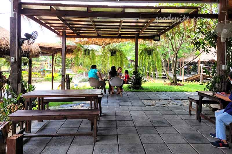มองเทรอส์ คาเฟ่ แอนด์ ฟาร์ม (Montreux Cafe & Farm) อีกสักครั้ง