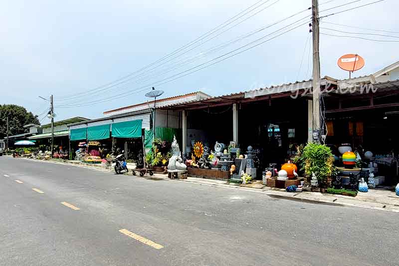 รังสิต 1 ร้านต้นไทร