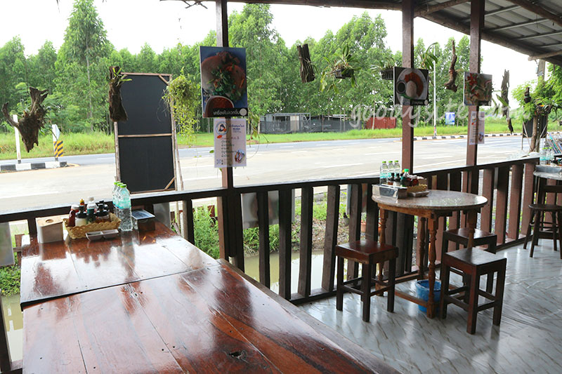 ร้าน หอมฉุย by โกอาร์ท