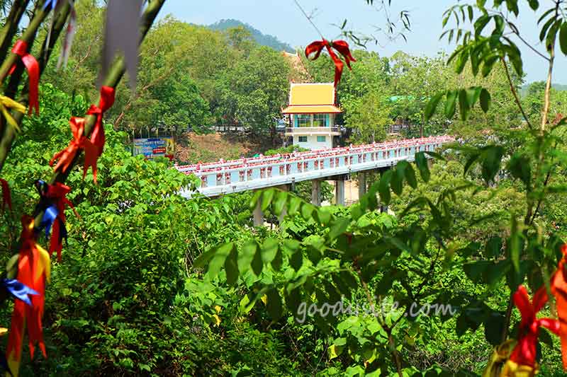 วัดเขาตะแบก จังหวัดชลบุรี วิวสวย มีสกายวอล์ก