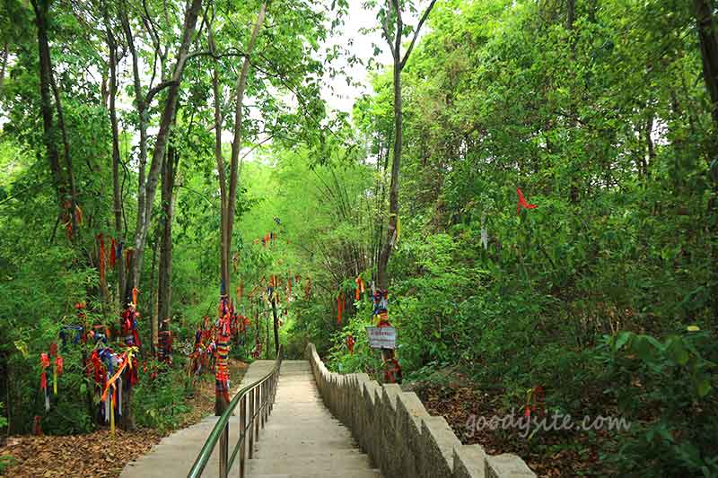 วัดเขาตะแบก จังหวัดชลบุรี วิวสวย มีสกายวอล์ก