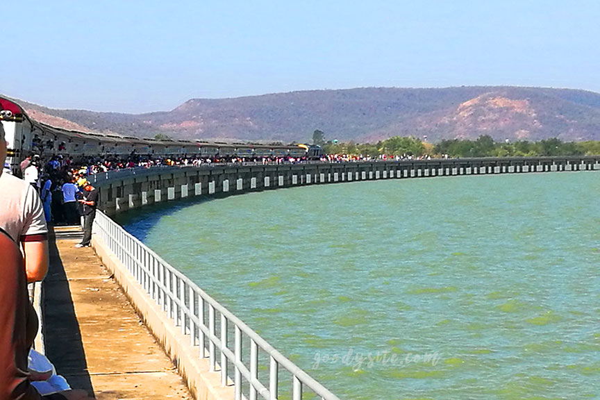 ลพบุรี เที่ยวเขื่อนป่าสักฯ นั่งรถไฟลอยน้ำ และพักที่ภัทรประภารีสอร์ท