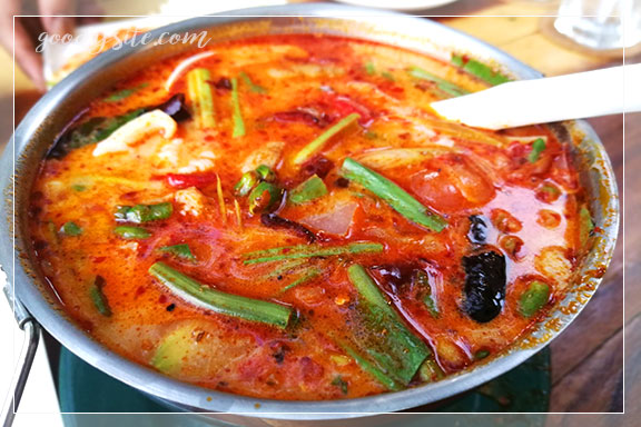 ร้านอาหาร แซ่บมหานคร ถนนเคหะร่มเกล้า