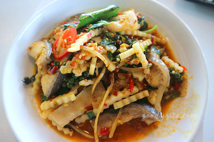 แปดริ้ว 3 ร้าน มีน้ำมีปลา