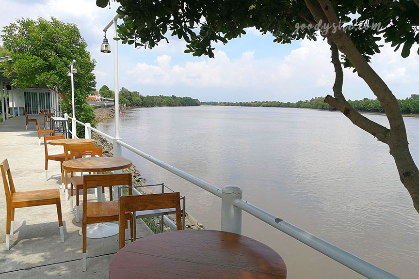 ร้านกาแฟ นาวา เฮ้าส์ คาเฟ่ และร้าน ปูกะเอริเวอร์ไซด์ ฉะเชิงเทรา