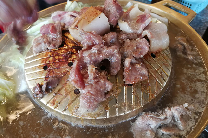 แม่น้ำหมูกะทะ บุฟเฟ่ต์ ปิ้งย่าง ซีฟู๊ด