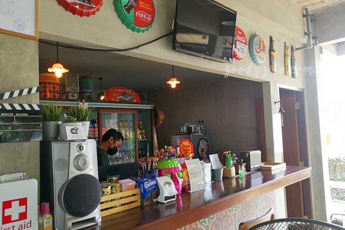 ร้านกาแฟ ไปยาลใหญ่ Pai Yan Yai
