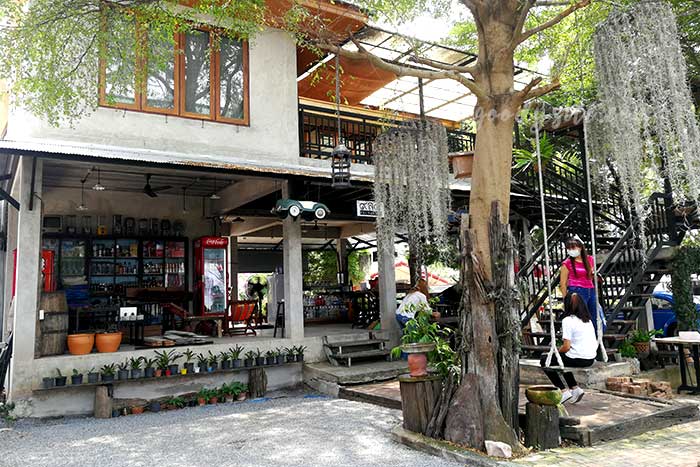 ร้านกาแฟ ไปยาลใหญ่ Pai Yan Yai