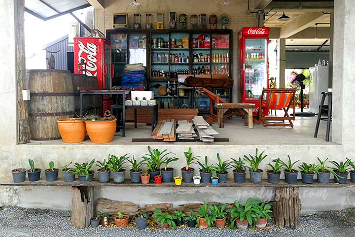 ร้านกาแฟ ไปยาลใหญ่ Pai Yan Yai