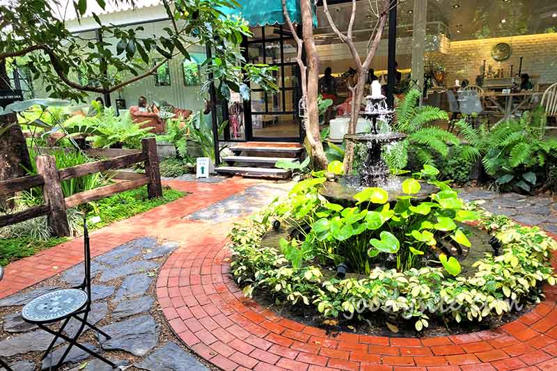 66 Cottage ร้านกาแฟท่ามกลางตึกสูง