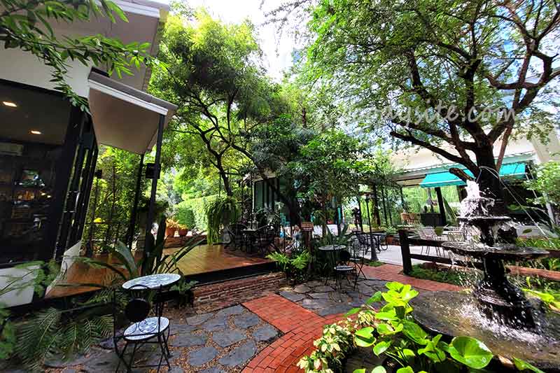66 Cottage ร้านกาแฟท่ามกลางตึกสูง