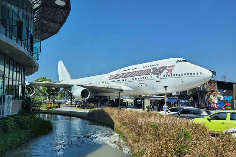 747 คาเฟ่ ลาดกระบัง
