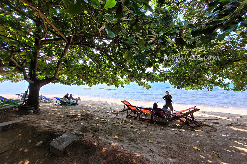 ร้านลึกลับริมหาด ฝั่งนาเกลือ ฟินก่อนกลับบ้าน