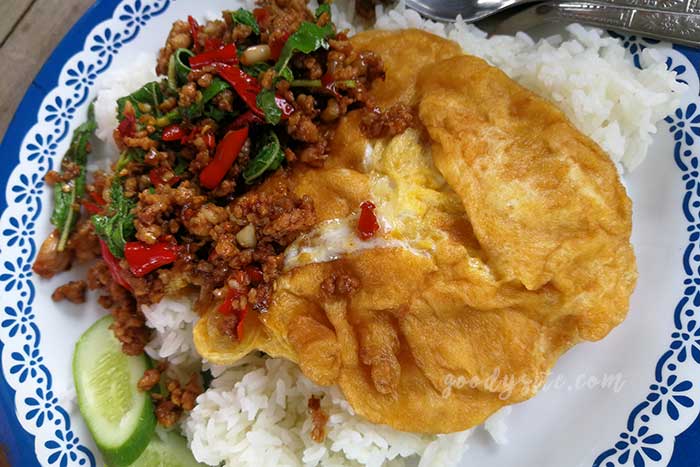 ชะลอม ฟาร์ม คาเฟ่ ร้านชิวๆ ริมบึงน้ำ