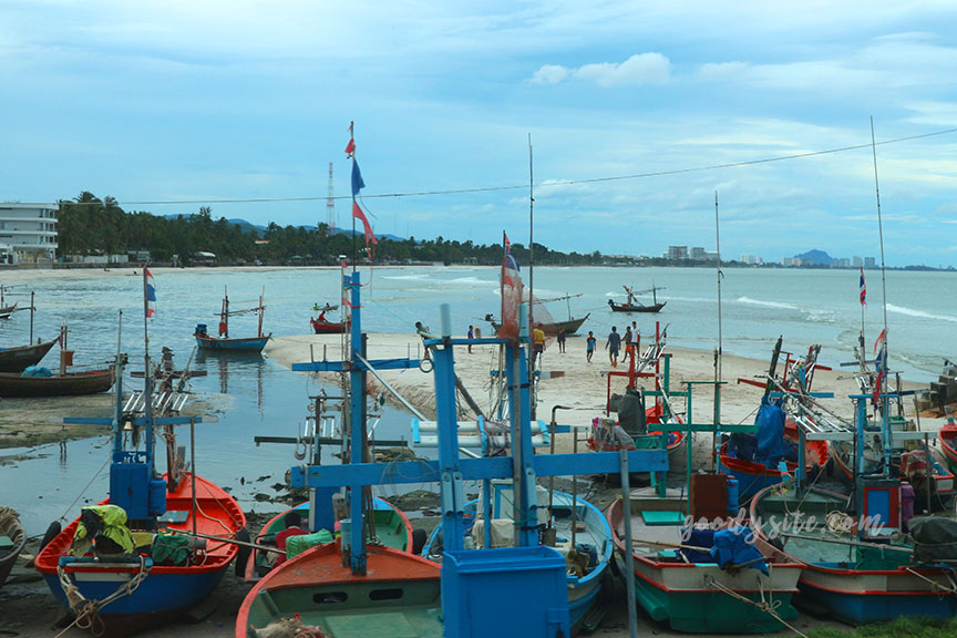 หัวหิน 3 ร้านอาหารแสงไทยซีฟู๊ด