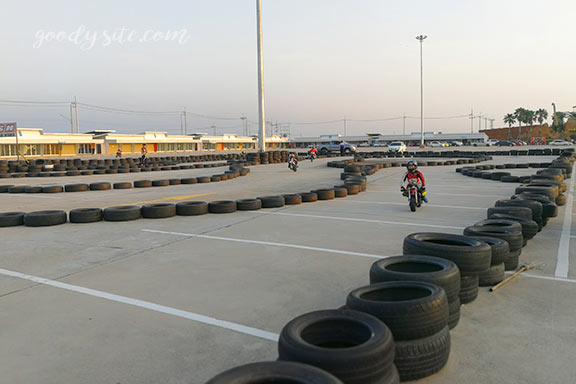 สวนน้ำพันท้ายนรสิงห์ 4 Gufba Kids Racing Park