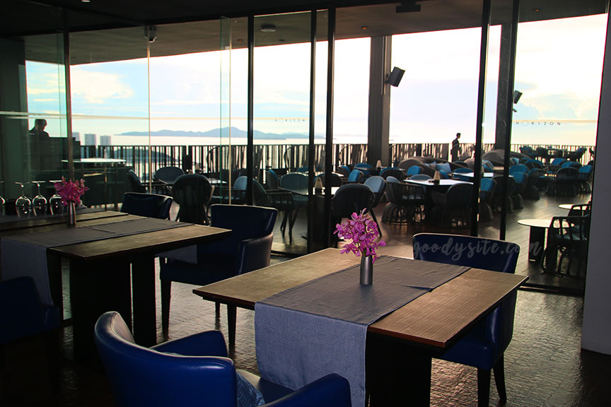 Hilton3 Horizon Rooftop Restaurant and Bar