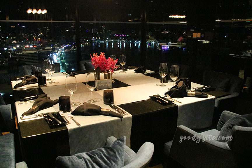 Hilton3 Horizon Rooftop Restaurant and Bar