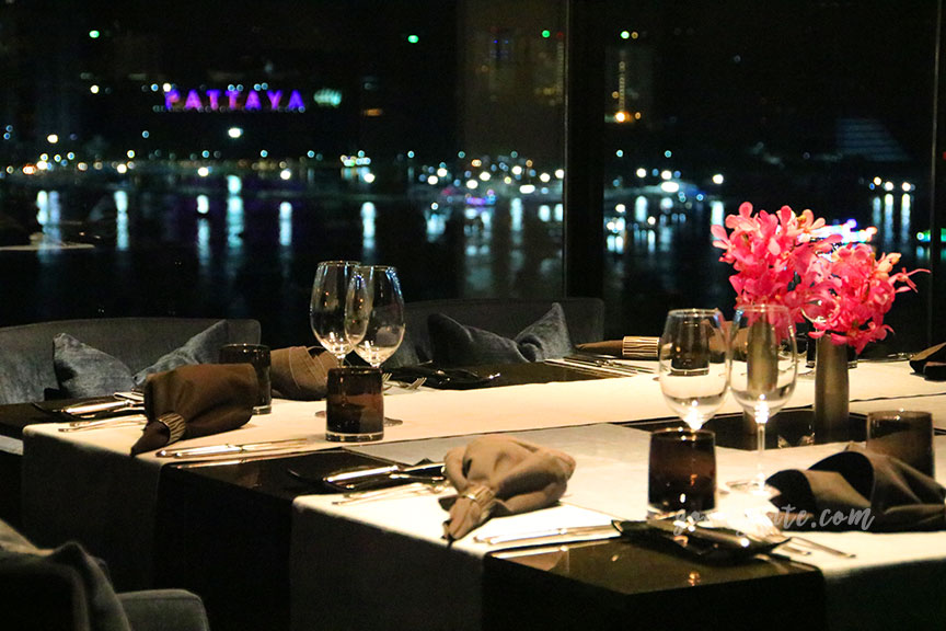 Hilton3 Horizon Rooftop Restaurant and Bar