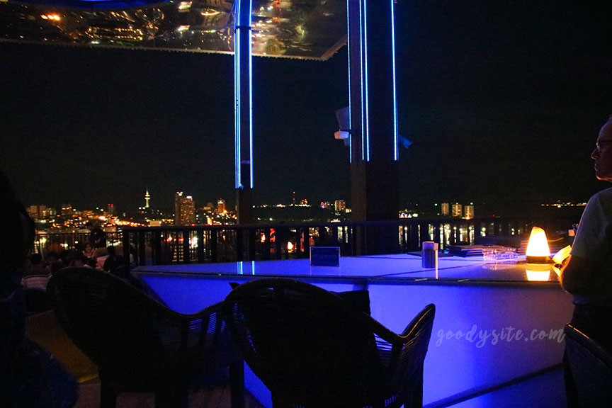 Hilton3 Horizon Rooftop Restaurant and Bar