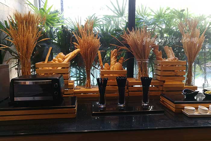 Hotel Vista 2: The Food