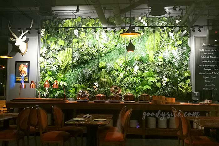 Hotel Vista 2: The Food