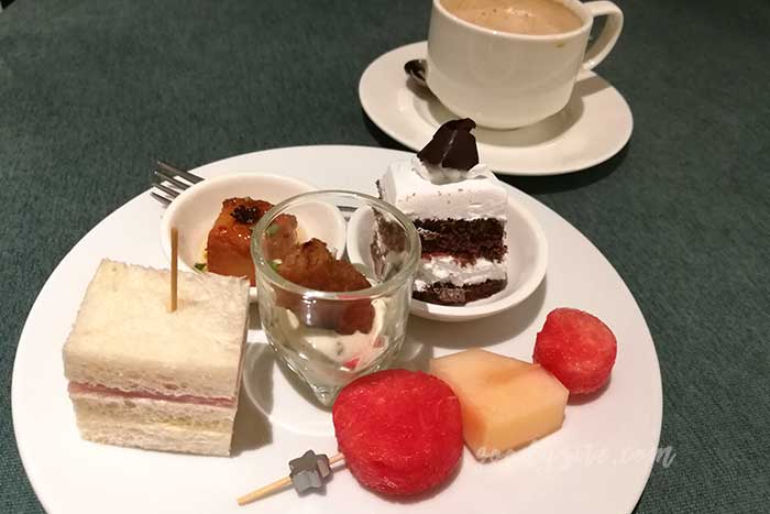 Hotel Vista 2: The Food