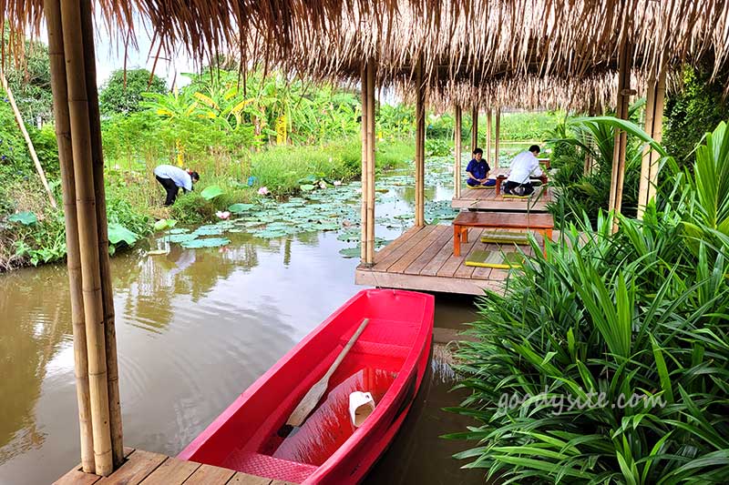 ร้านนาดิน คาเฟ่