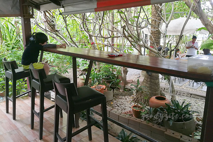 ทำบุญคุณยาย 1 ร้านอาหารชมสวน พัทยา