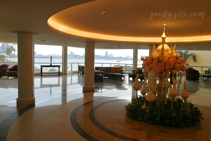 ทำบุญคุณยาย 4 ที่พัก 3 Dusit-Day time