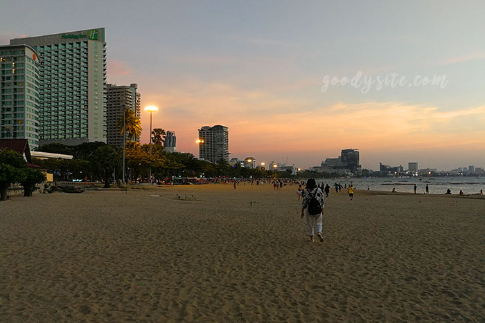 ทำบุญคุณยาย 5 ที่พัก 4 Dusit-Night Time