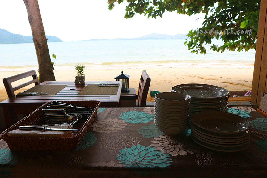 ภูเก็ต 4 โรงแรม By The Sea