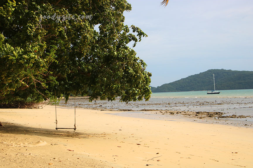 ภูเก็ต 4 โรงแรม By The Sea