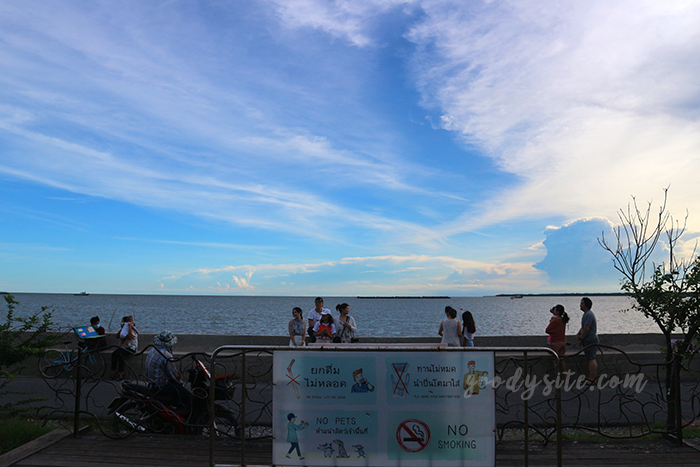 ร้านอาหารสายลม บางปู วิวดี อาหารอร่อย
