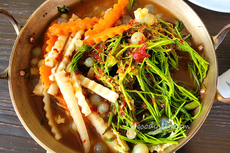 Sea Blue Restaurant ร้านอร่อย ริมทะเลที่นาจอมเทียน